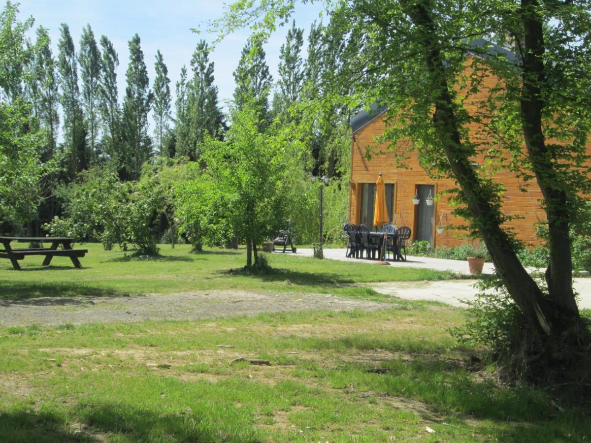 Florennes Gîte neuf 150 M2 devant un grand lac privé de 2 hectares poissonneux au milieu des bois Exterior foto
